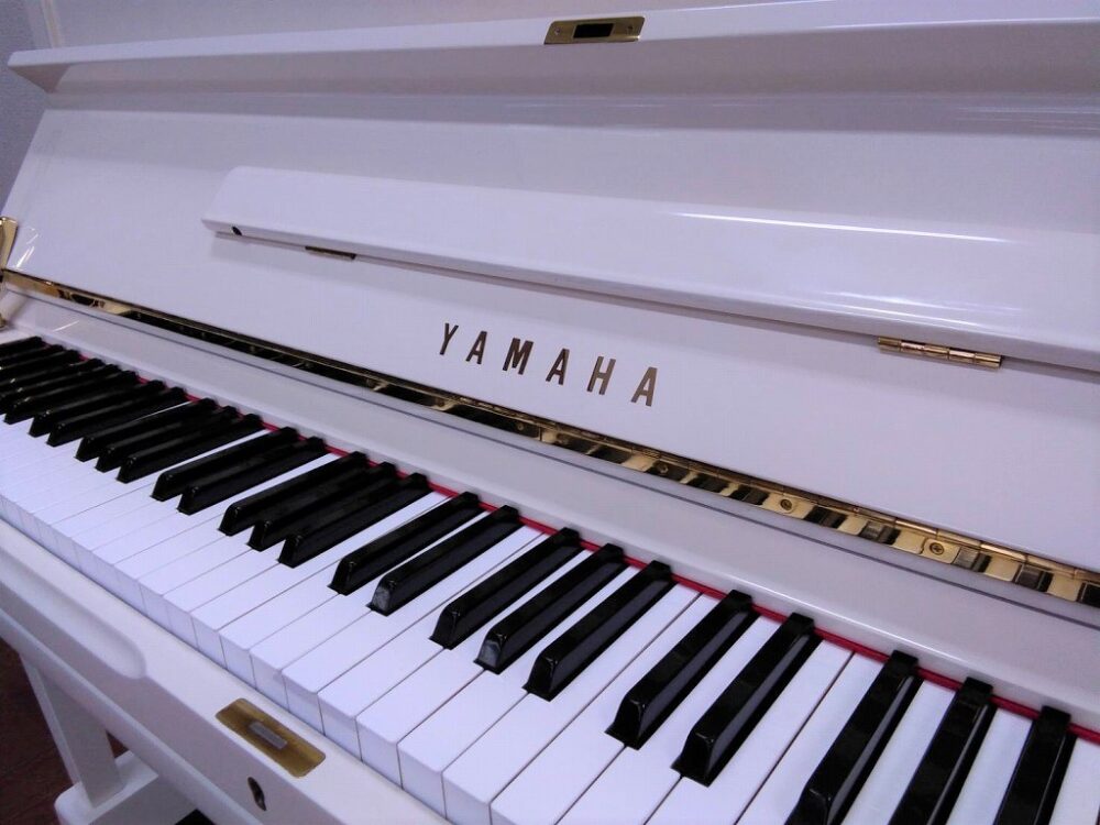 Used piano U3H brand mark/keyboard