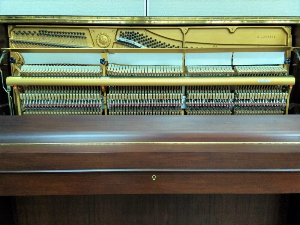 Used piano W101 internal