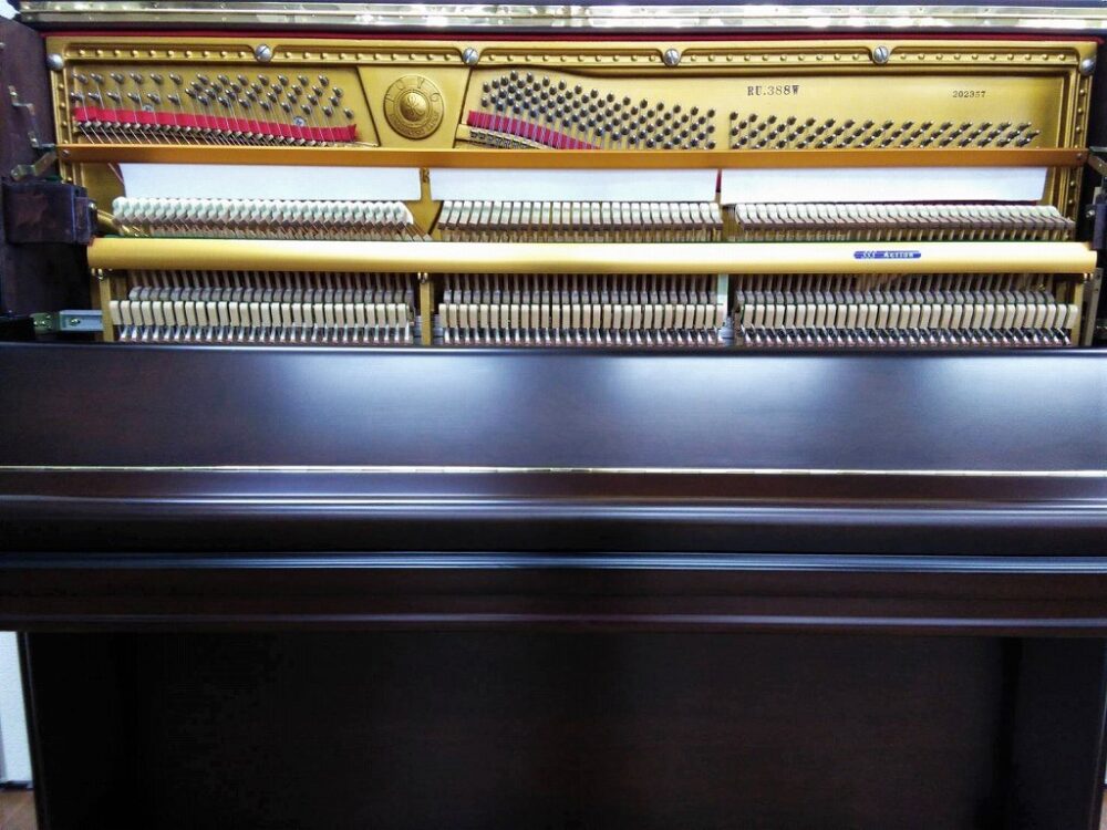 Used piano RU-388W internal